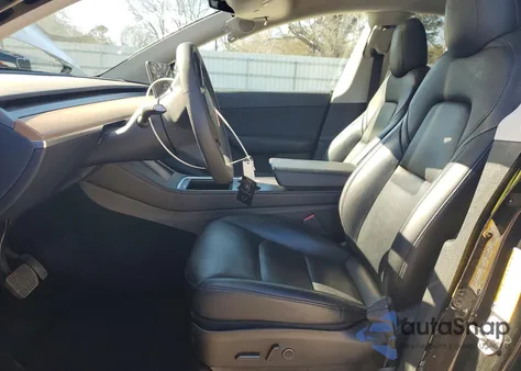 2021 Tesla Model Y z USA, uszkodzony, nr VIN 5YJYGAEE9MF301107